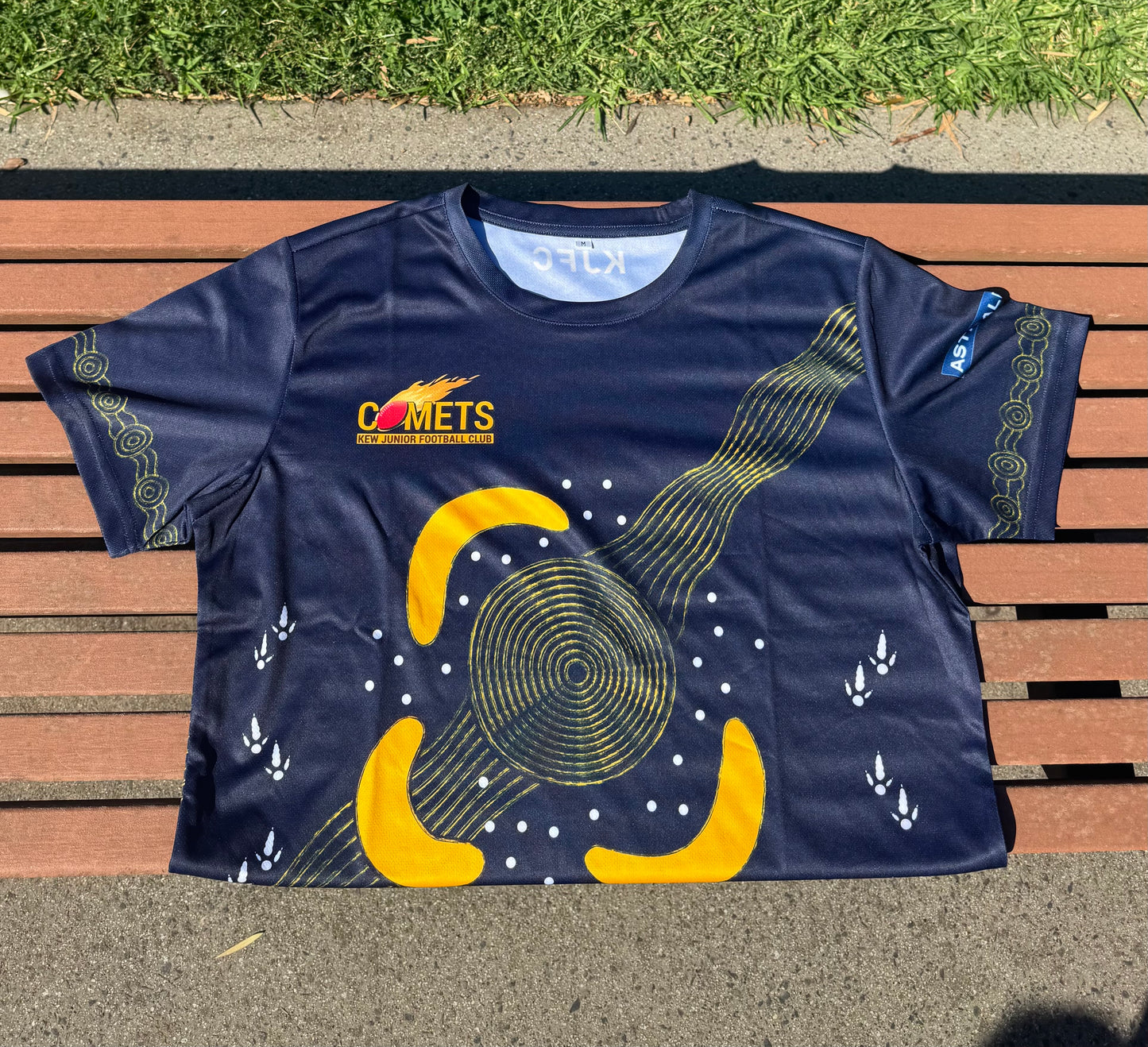 Training top 24/25 ( smallest size available is size 14 kids)